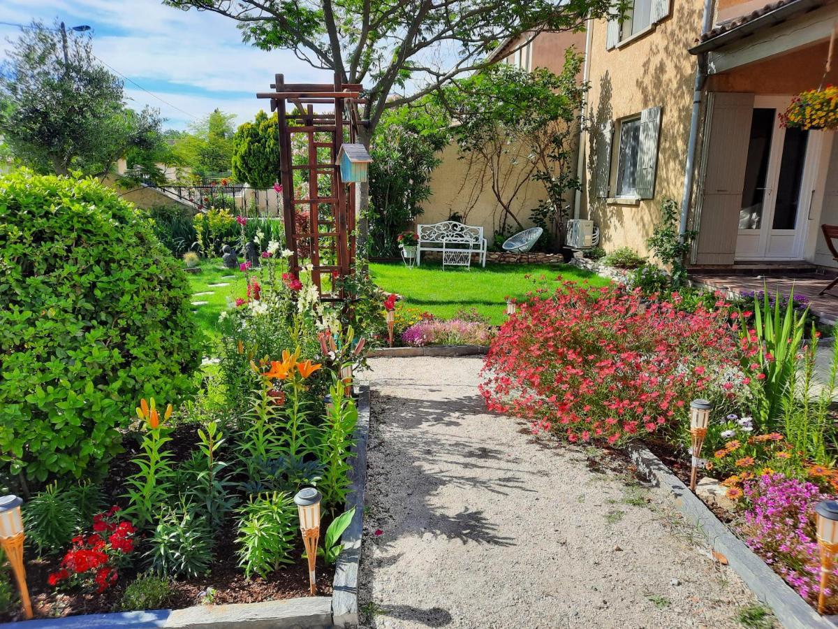 La Maison Du Chemin Des Prairies Morieres-les-Avignon Dış mekan fotoğraf